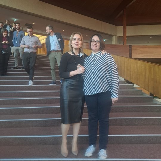 NTB vadovė Audronė Būziuvienė (dešinėje) perima Europos donorystės renginių estafetę iš Beatriz Domiguez-Gil, Organų donorystės ir transplantacijos agentūros vadovės, Ispanija
